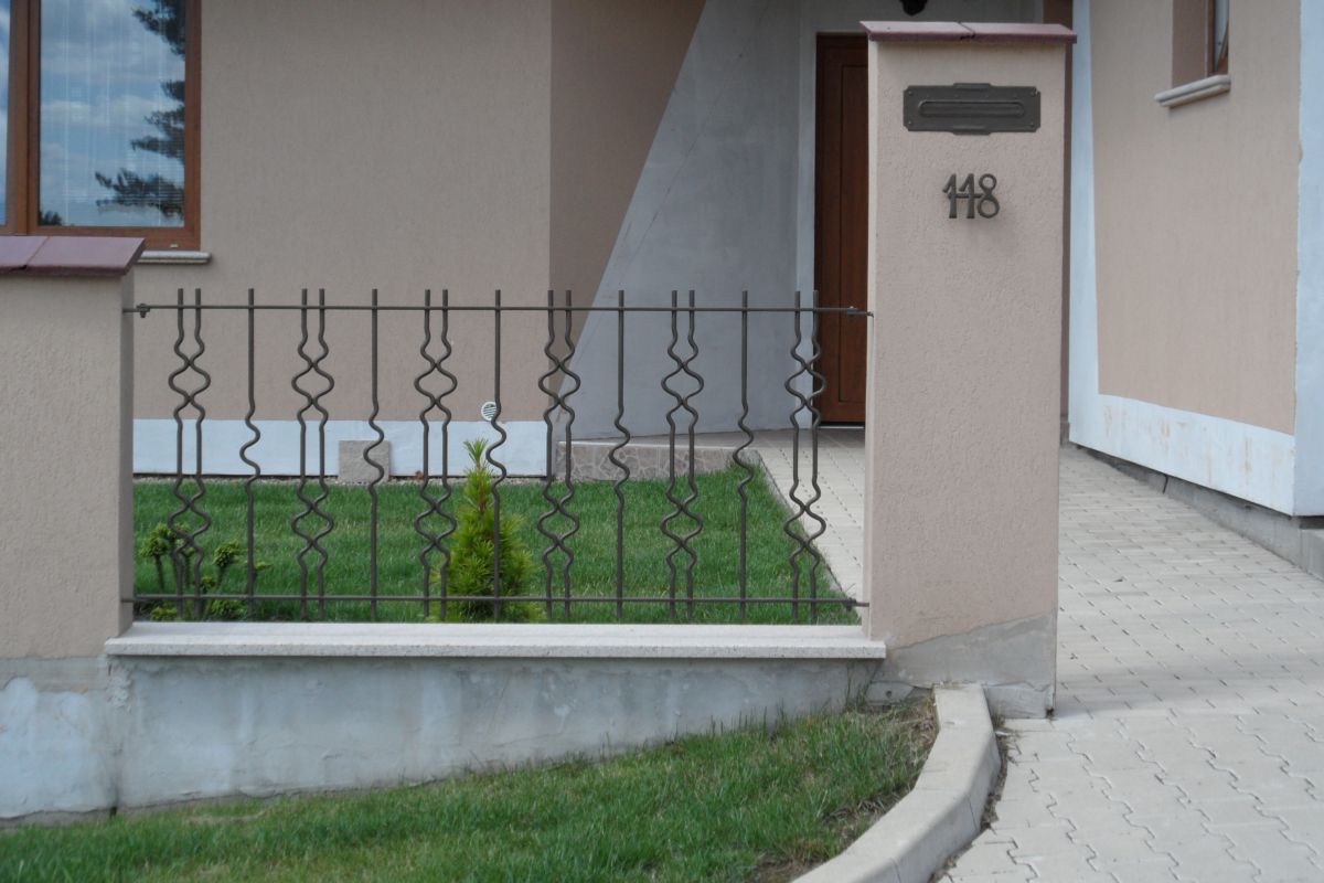 Jednoduchý kovaný plot - montáž